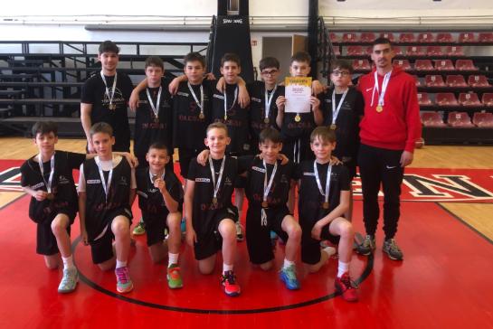 1. helyez�s a III. korcsoportos fi�k megyei kos�rlabda d�nt�j�n