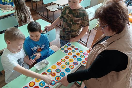 Sz�rakoztat� j�t�kfoglalkoz�sok az els� oszt�lyban