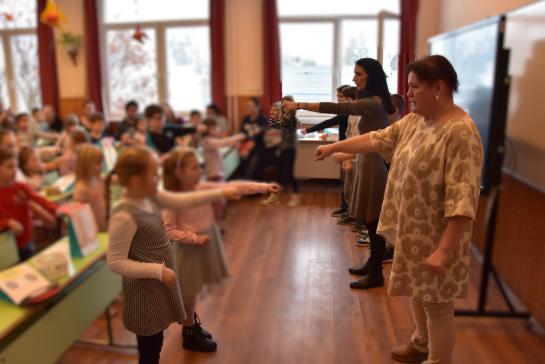 Vid�man hangulat� ny�lt tan�t�si nap az Olcsaiban