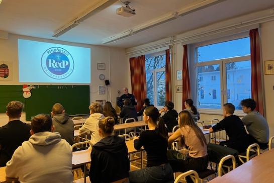 Rend�rs�gi drogprevenci�s el�ad�s a 8.a-ban