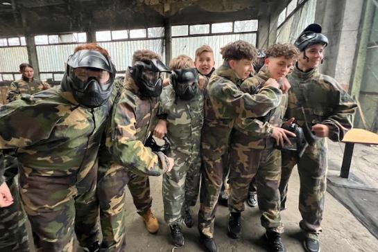 Csatat�ren bar�tok – Egy felejthetetlen paintball nap
